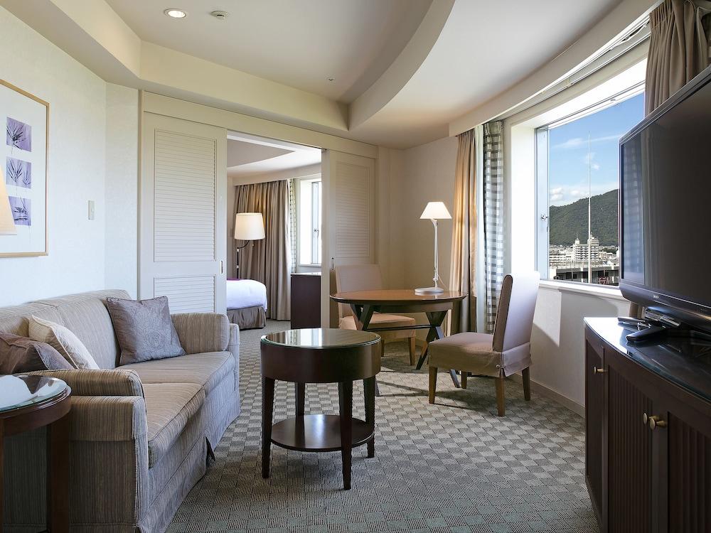 미야코 호텔 기후 나가라가와 외부 사진 A suite at the Hilton Tokyo