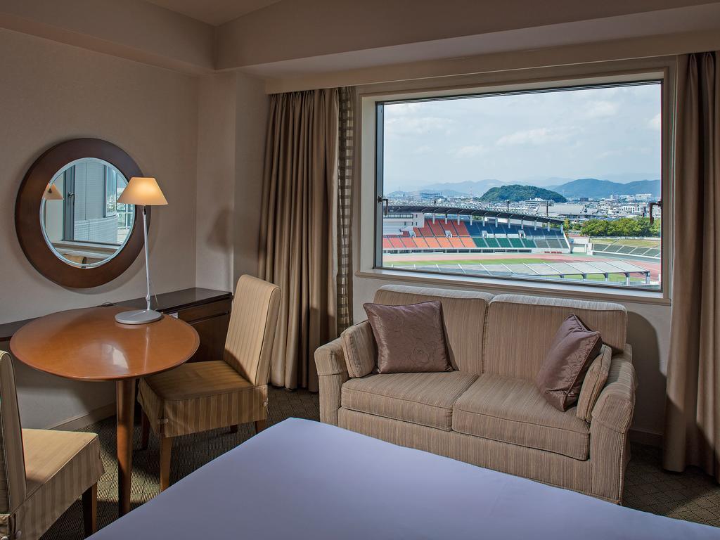 미야코 호텔 기후 나가라가와 외부 사진 A room at the hotel